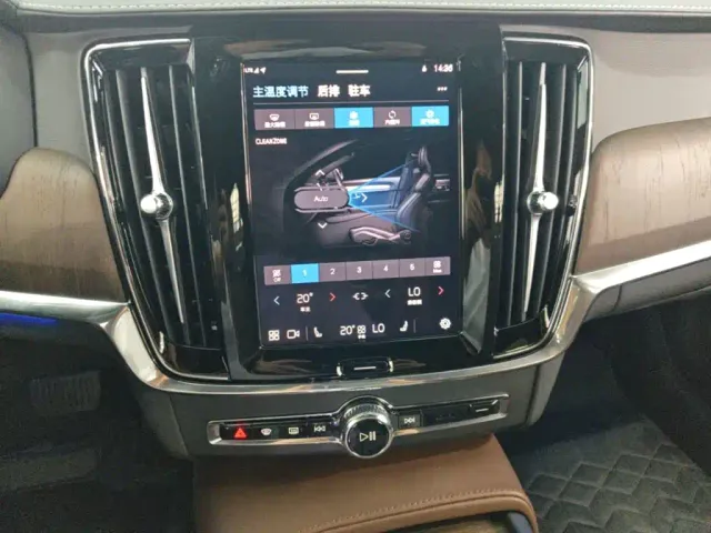 Volvo S90 — Фото автомобиля 12