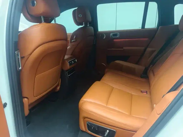Li Auto L7 — Фото автомобиля 9