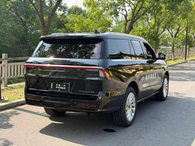 Lincoln Navigator — Фото автомобиля 4