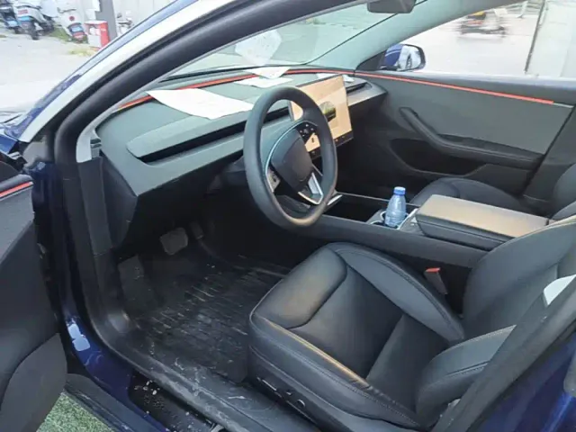 Tesla Model 3 — Фото автомобиля 15