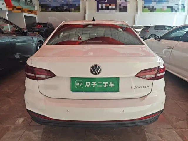 Volkswagen Lavida — Фото автомобиля 5