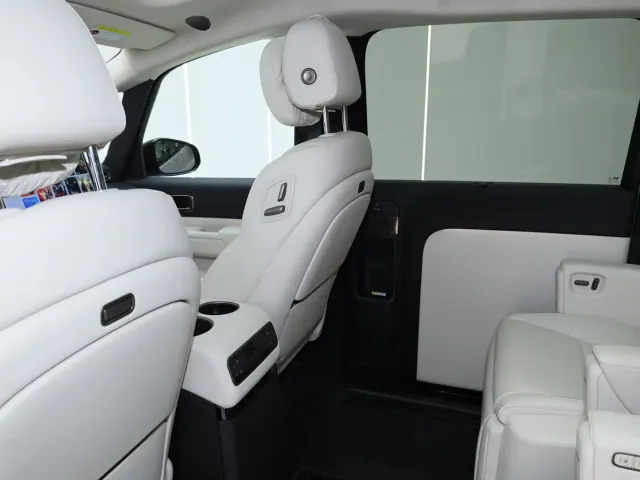 Li Auto MEGA — Фото автомобиля 23