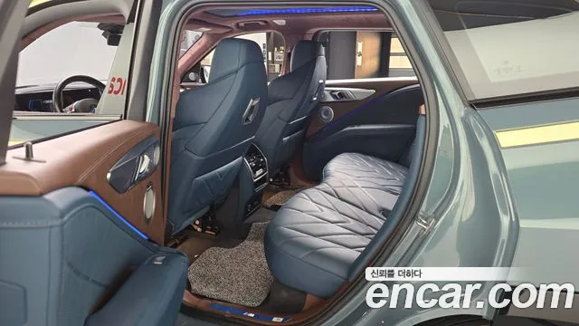 BMW XM G09 — Фото автомобиля 11