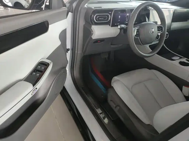 Leapmotor C01 — Фото автомобиля 15