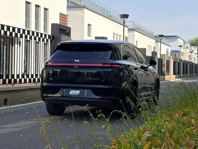Li Auto L7 — Фото автомобиля 2