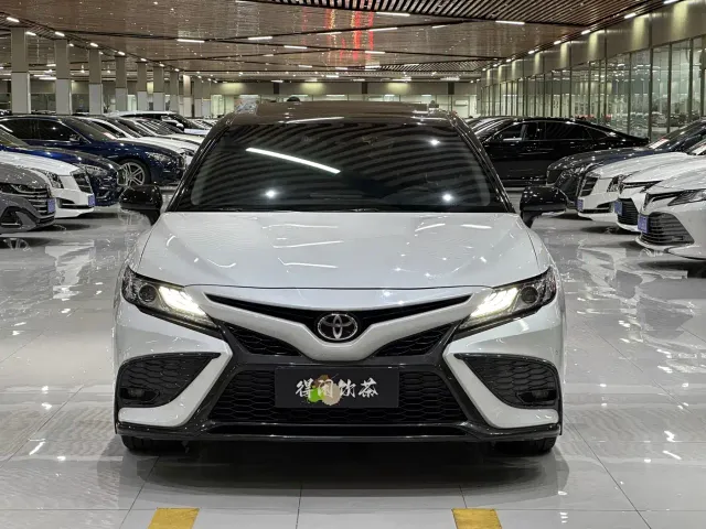 Toyota Camry — Фото автомобиля 2