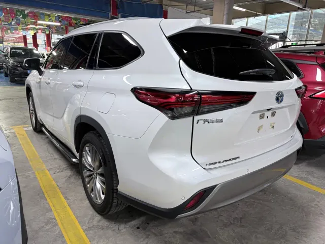 Toyota Highlander — Фото автомобиля 17