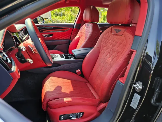 Bentley Flying Spur — Фото автомобиля 9