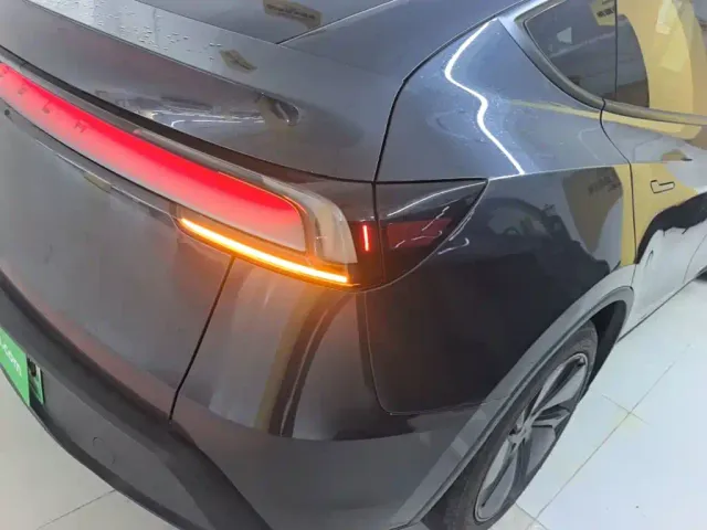 Tesla Model Y — Фото автомобиля 7