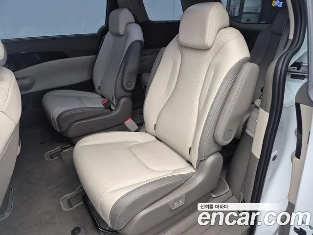 Kia Carnival Generation 4 — Фото автомобиля 12