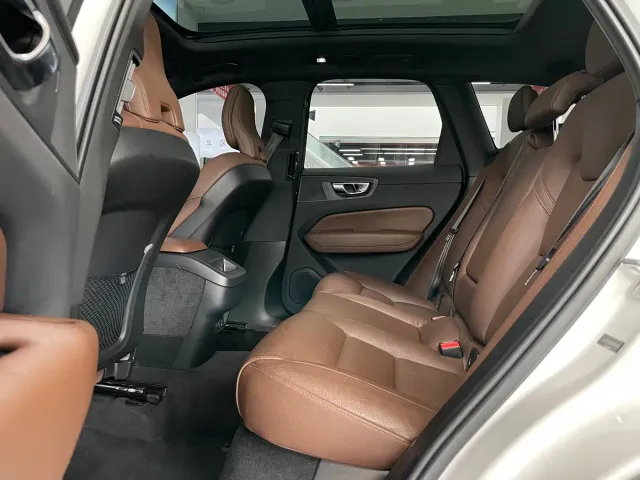 Volvo XC60 — Фото автомобиля 8
