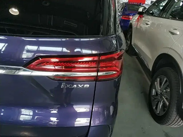 Roewe iMAX8 — Фото автомобиля 7