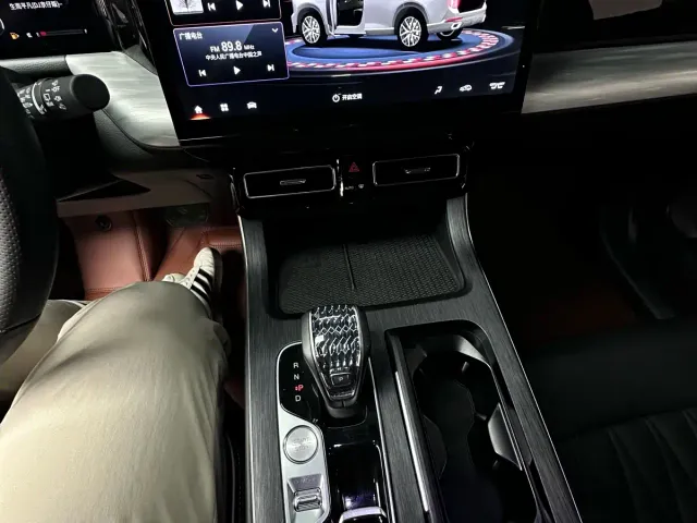 GAC Trumpchi GS8 — Фото автомобиля 23