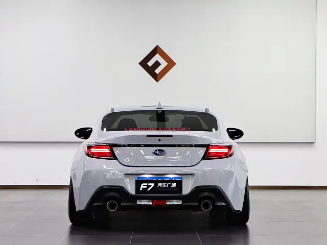 Subaru BRZ — Фото автомобиля 5