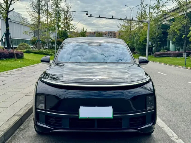 Li Auto L8 — Фото автомобиля 2