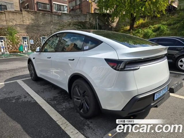 Tesla Model Y — Фото автомобиля 2