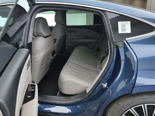 Geely Galaxy Xingyao 8 — Фото автомобиля 11