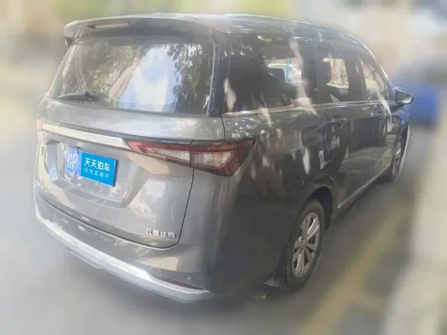 Wuling Jiachen — Фото автомобиля 2