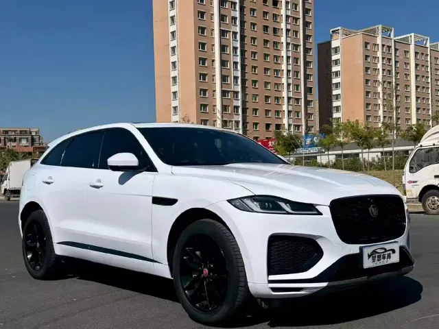 Jaguar F-Pace — Фото автомобиля 3