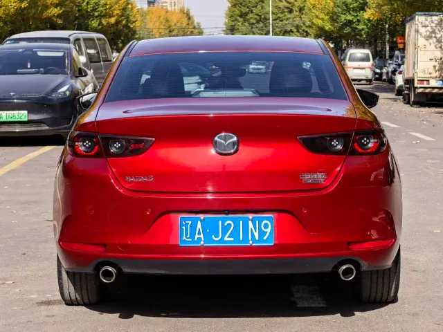 Mazda Axela — Фото автомобиля 5