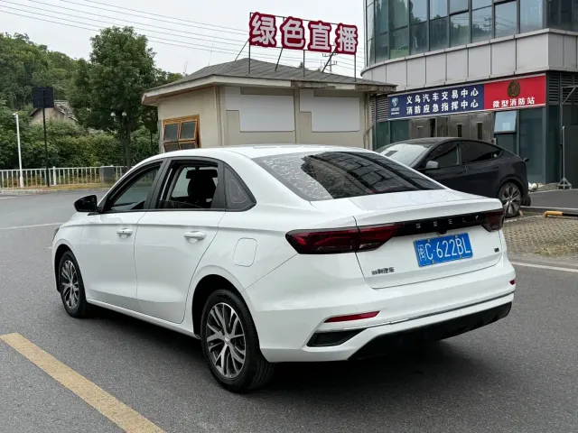 Geely Emgrand — Фото автомобиля 4