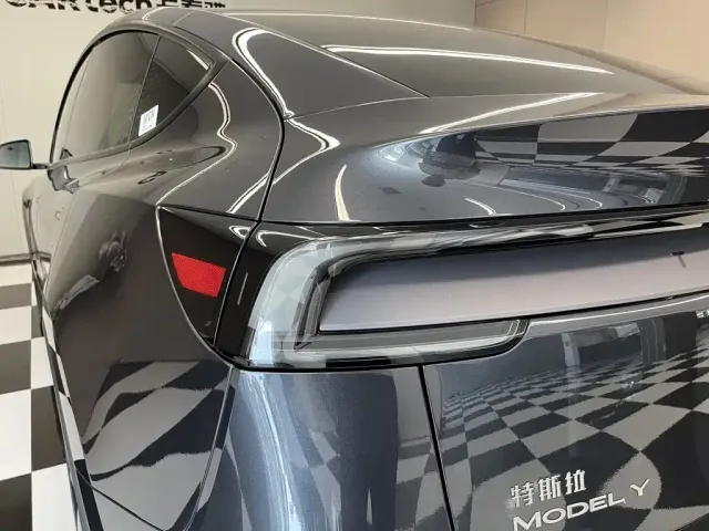 Tesla Model Y — Фото автомобиля 10