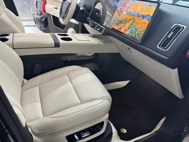 Li Auto L8 — Фото автомобиля 7