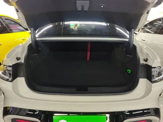 Xiaomi SU7 — Фото автомобиля 18