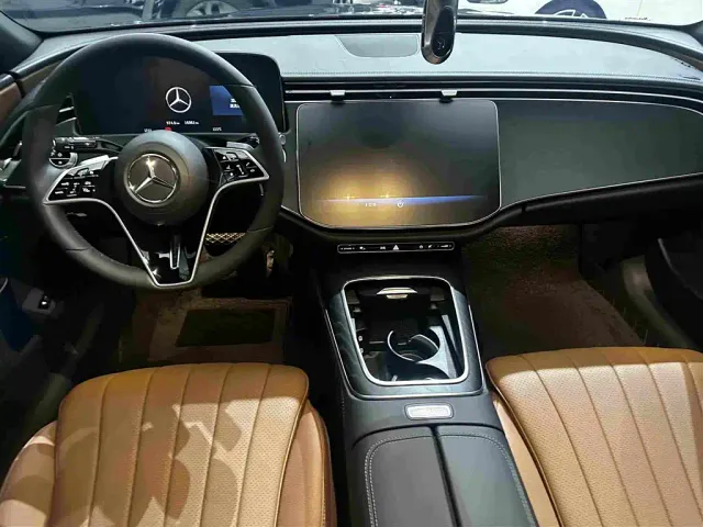 Mercedes-Benz E-Class — Фото автомобиля 14