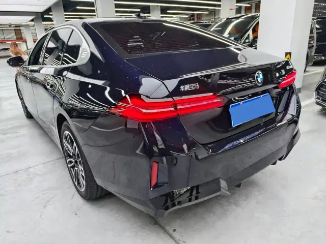 BMW 5 Series — Фото автомобиля 19