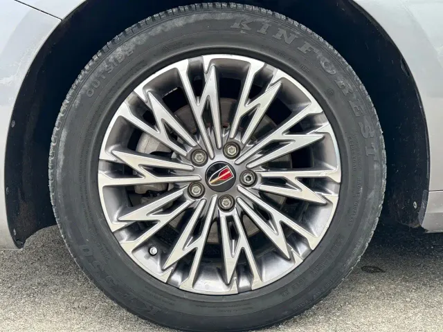 Hongqi H5 — Фото автомобиля 18