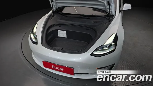 Tesla Model 3 — Фото автомобиля 6