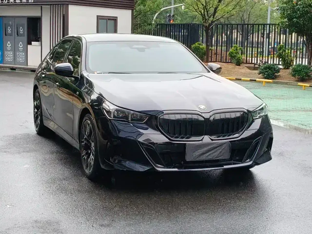 BMW 5 Series — Фото автомобиля 3