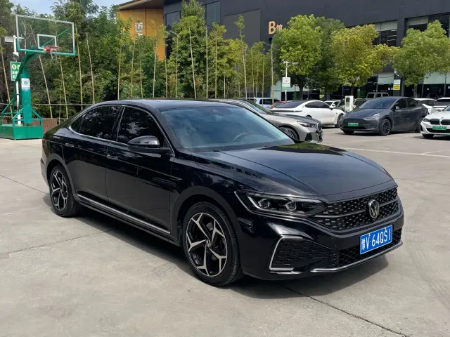 Volkswagen Passat — Фото автомобиля 3