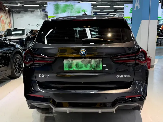 BMW iX3 — Фото автомобиля 10