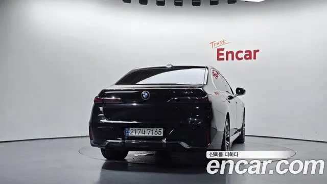 BMW 7-Series 7 серия (G70) 740i sDrive M Sport — Фото автомобиля 4