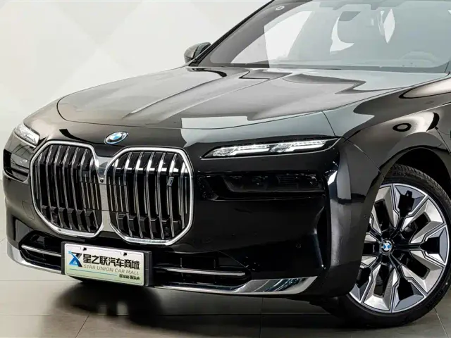 BMW i7 — Фото автомобиля 2