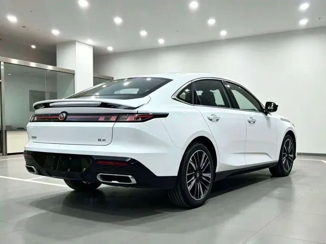 Changan Eado — Фото автомобиля 9