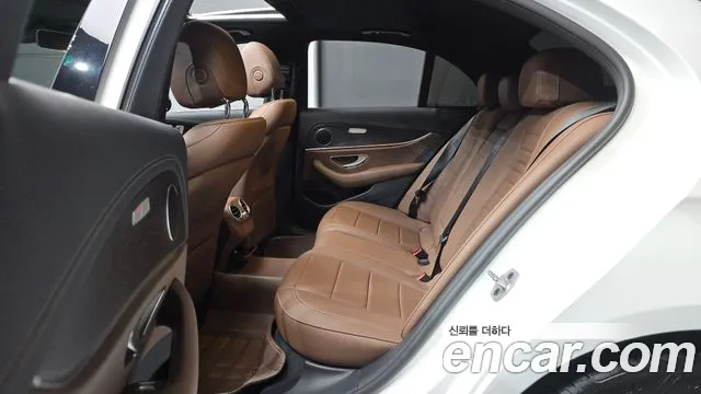 Mercedes-Benz E-Class — Фото автомобиля 11