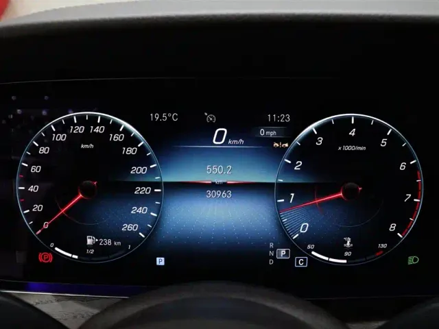 Mercedes-Benz E-Class — Фото автомобиля 17