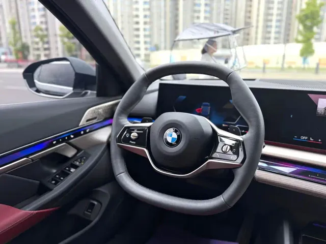 BMW 5 Series — Фото автомобиля 4