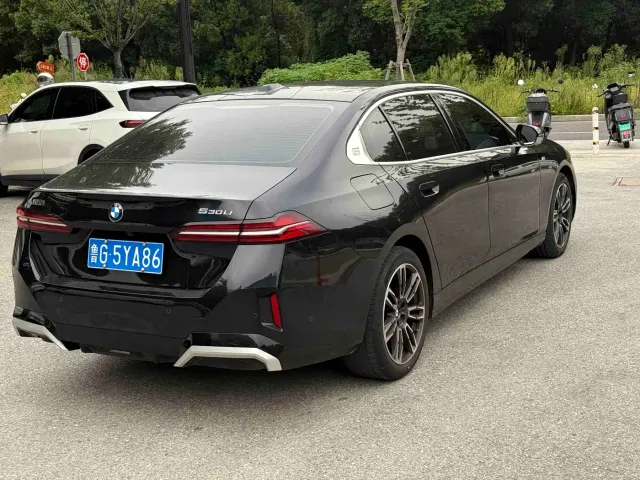 BMW 5 Series — Фото автомобиля 7
