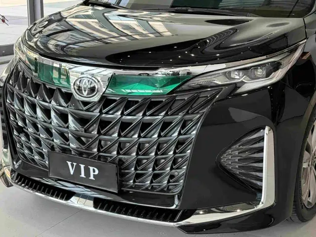 Toyota Sienna — Фото автомобиля 7