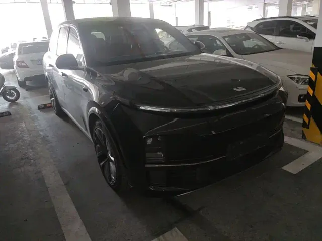 Li Auto L8 — Фото автомобиля 3