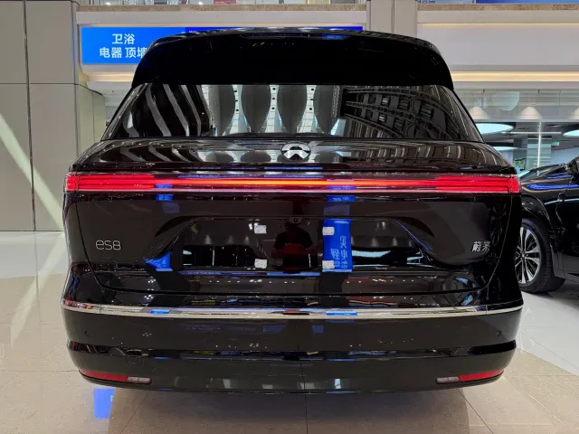 Nio ES8 — Фото автомобиля 16