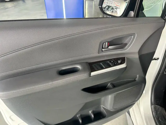 Toyota Granvia — Фото автомобиля 3