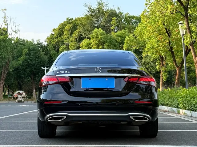 Mercedes-Benz E-Class — Фото автомобиля 5