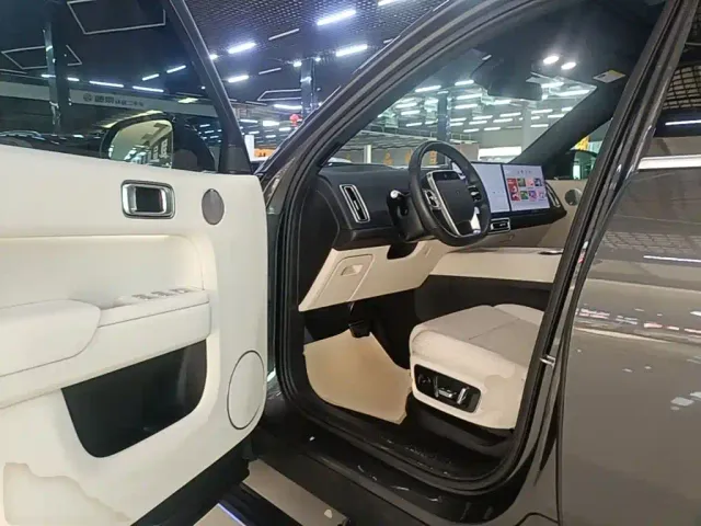 Li Auto L7 — Фото автомобиля 15