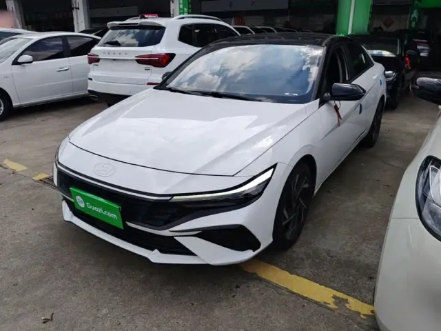 Фотография автомобиля — Hyundai Elantra