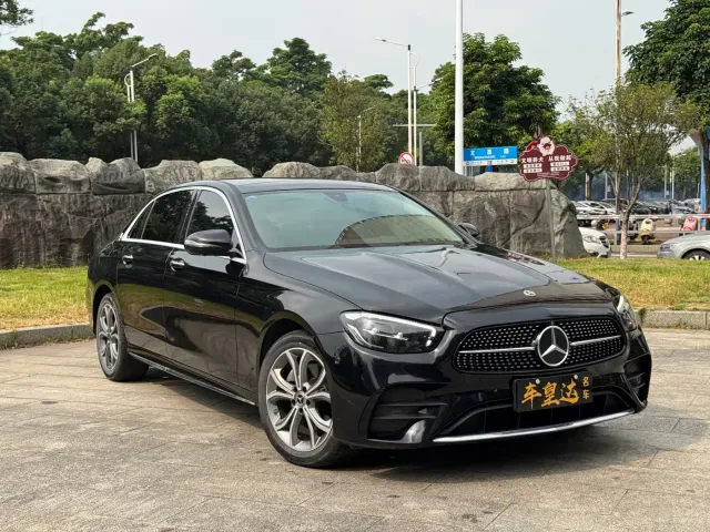 Mercedes-Benz E-Class — Фото автомобиля 3